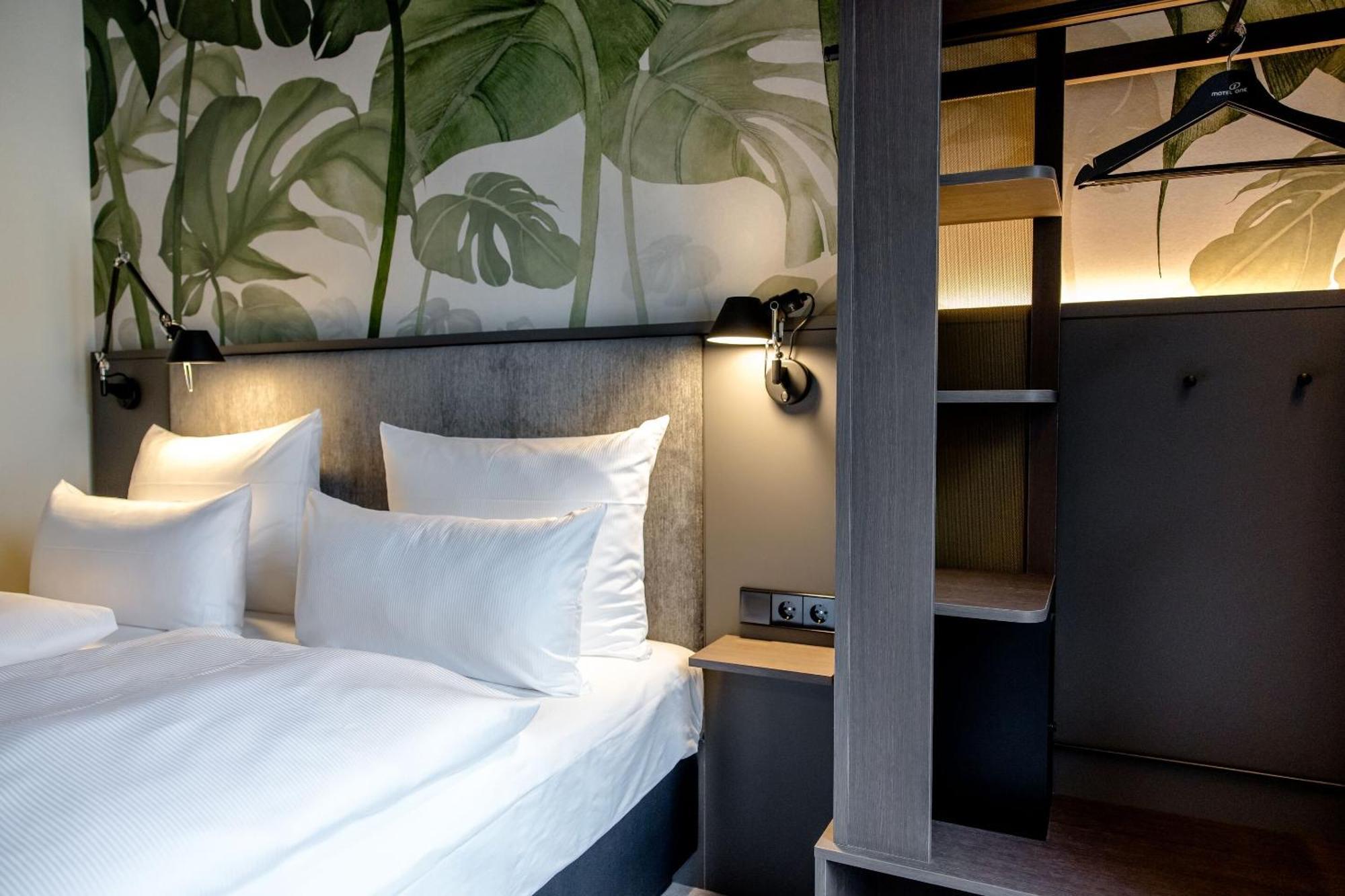 One Hauptbahnhof Hotel